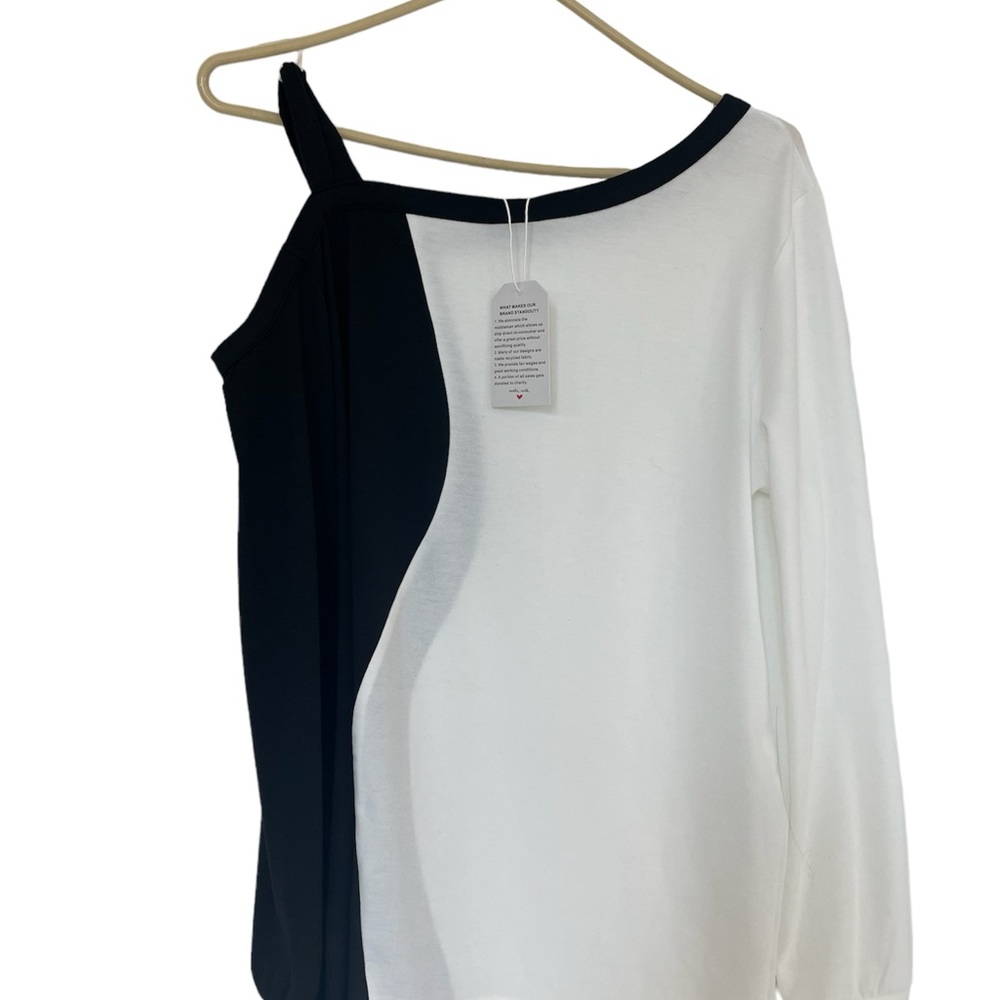 Gorgeous brand NWT off the should long sleeve tee